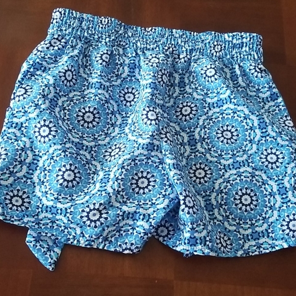 Shorts - Picture 3 of 3